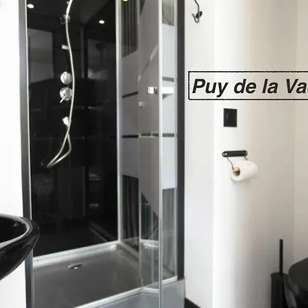 Chaine Des Puys Avec Garages Attenants